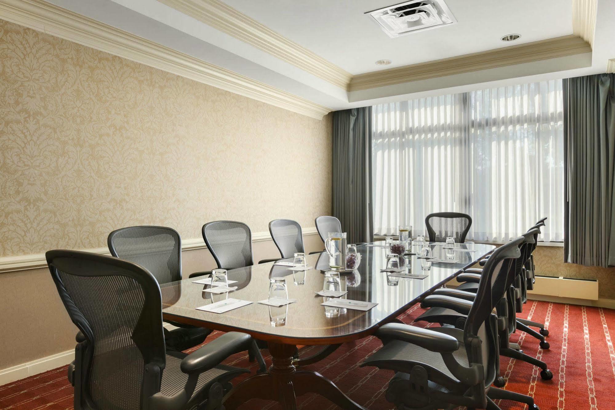 Embassy Suites By Hilton Philadelphia Valley Forge Wayne Бізнес фото